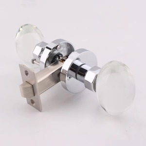 Bouton de porte en verre taillé diamant élégant avec base en or parfait pour les portes en bois dans les maisons et appartements contemporains de l'Inde - Product Image 4