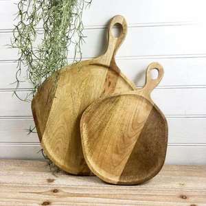 Planche à découper en bois naturelle et écologique fabriquée à la main personnalisée pour servir du fromage et couper des légumes en forme ronde - Product Image 5