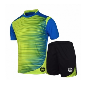 Uniforme de football/football fabriqué au Pakistan survêtements de football maillot de football maillot de football uniforme de football de club - Product Image 1