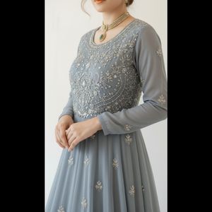 Robe Anarkali élégante grise brodée 2025 - Parfaite pour les mariages et les fêtes - Product Image 4