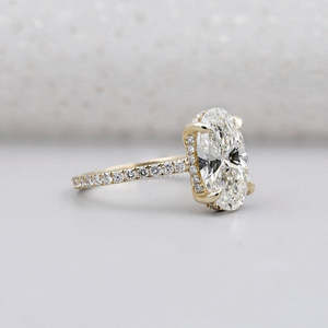 Anillo de Compromiso Ovalado con Halo Oculto Certificado por IGI, con Banda de Diamantes Pavé, Colección de Anillos de Diamantes en Oro Amarillo - Product Image 3