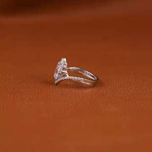 Anillo de compromiso de diamante cultivado en laboratorio con corte redondo 14KT chapado en oro sólido IGI certificado-Su regalo perfecto para cumpleaños - Product Image 2