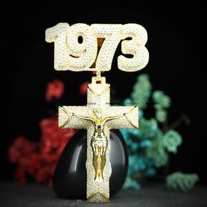 Colgante de Cruz Cristiana Personalizado con Número, Plata de Ley 925 Chapada en Oro Amarillo, Joyería Hip Hop para Hombre y Mujer - Product Image 2