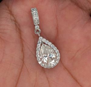 จี้เพชรสำหรับผู้หญิงสีขาว/สีเหลือง/สีโรสโกลด์ประดับลูกแพร์ - Product Image 2