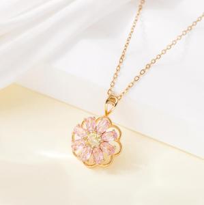 Nouveau collier rotatif en forme de fleur dorée pour femmes, collier à pendentif en acier inoxydable tendance - Product Image 3