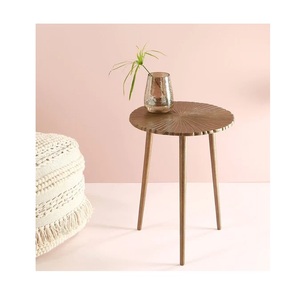 Mesa Auxiliar con Marco Metálico Delgado y Tapa de Cristal que Ofrece un Estilo Minimalista y Funcionalidad Versátil para Espacios Elegantes - Product Image 2