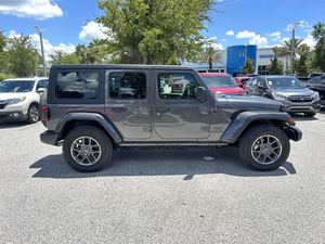 Jeep Wrangler 2022 noir étincelant avec roues en alliage sièges en tissu système de navigation sièges chauffants toit ouvrant à démarrage à distance - Product Image 3