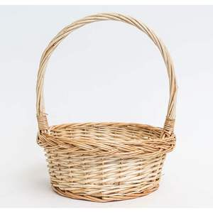 Beau panier en rotin avec finition naturelle faite à la main idéal pour les intérieurs boho ou côtiers de ferme rustique - Product Image 4