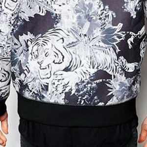 Chaqueta universitaria de béisbol de satén de seda a la moda de alta calidad personalizada Unisex, la mejor opción a granel con logotipo frontal, bombardero con cuello levantado - Product Image 5