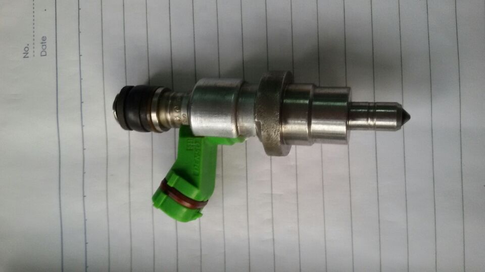 Fuel Injector Nozzle 23209-29037-A0 for Toyota RAV4 (2003-2005