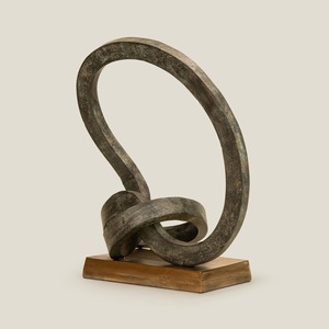 Sculpture en métal géométrique abstraite écologique, ornement de table décoratif moderne avec base en bois, décoration d'intérieur, salon - Product Image 3