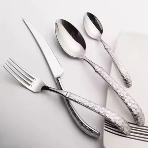 Ensemble de couverts de conception traditionnelle, ustensiles de cuisine, utilisation en restauration, ensemble de couverts en métal - Product Image 4