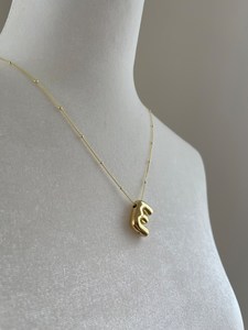 Collar con Inicial Cristiana de Plata de Ley 925 y Oro Vermeil de 14K, Colgante con Letra Personalizada, Cadena de Eslabones Personalizada, Estilo Minimalista - Product Image 4