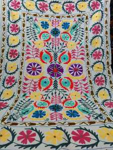 Couette de broderie suzani brodée à la main en paisley & floral conçue, idéale pour les créateurs de vêtements pour la confection de vestes - Product Image 2