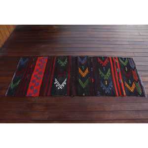 Alfombra de 2x5,3 pies, alfombra turca vintage, alfombra de lana negra con plantas y árboles rojos - Product Image 3