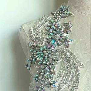 Patchs d'épaulettes en perles de cristal clair faits à la main strass accessoires de bijoux de mariée à coudre pour robes formelles et de mariée - Product Image 1