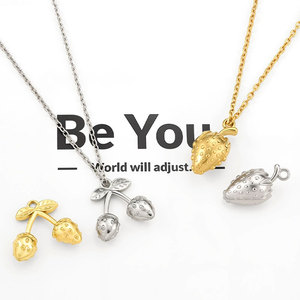 Dijes de fresa y cereza de acero inoxidable 316L chapados en oro PVD de 14K y 18K, personalizados para la fabricación de joyería. - Product Image 2