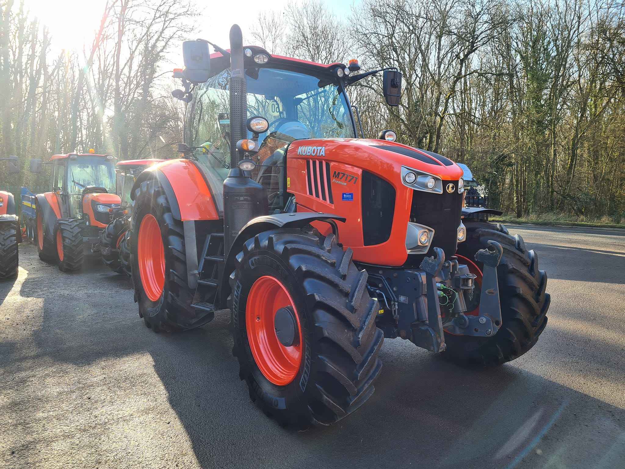 Kubota M7171 トラクター　タイムセール KUBOTA M7171 TRACTOR - Versatile Farm Machinery for Sale
