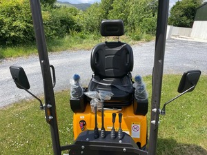 Rhino XN12-9 Servo joystick contrôlé Micro digger. C/W 4 seaux et pouce hydraulique. Tuyauterie pour disjoncteur. - Product Image 2