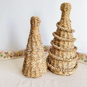 Adorno Navideño Espiral de Pasto Marino Hecho a Mano en Vietnam, Decoración Rústica Natural Ecológica para las Fiestas - Product Image 1
