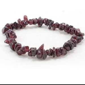 สร้อยข้อมือหินโกเมนธรรมชาติที่ดีที่สุดคริสตัลยืดด้วยมือเครื่องประดับสำหรับการรักษาความรักพลังงานสมดุลและจักระ - Product Image 5