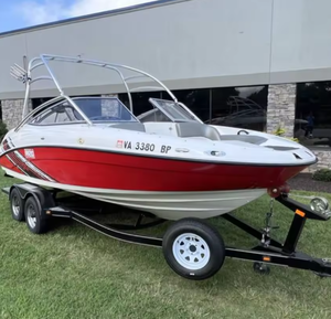 Pas cher d'occasion 2008 Yamaha AR 210 bateau à réaction bowrider de 21 pieds alimenté par un moteur marin à quatre cylindres double 1052cc Jet Drive + Trailer - Product Image 2