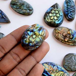 Labradorite Mughal naturelle, cabochon sculpté, 52 mm, 27 carats, chatoyant bleu ciré/huilé, cristal de guérison lisse, de qualité supérieure - Product Image 5