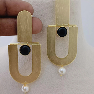 ชุดต่างหูโลหะสีทองปัดโค้งหรูหราดีไซน์โดดเด่นและทันสมัยสามารถปรับแต่งได้สินค้าจำนวนมาก - Product Image 1