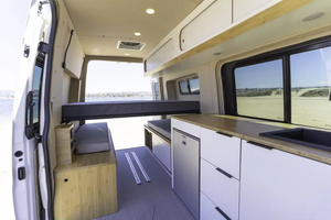 Sprinter 2024 Usado, Volante a la Izquierda, Asientos de Cuero, Cámara Trasera, Sin Accidentes, En Buenas Condiciones, Listo para Conducir - Product Image 3