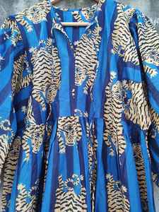 Robe midi en coton bohème Kyra, imprimé à la main, bleu, motif tigre, lien à nouer, robe de détente pour femmes - Product Image 6