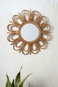Miroir mural de courtoisie avec cadre en fleur plaqué or au design moderne expédition rapide d'usine pour la décoration intérieure de la maison vente en gros de métal - Product Image 5