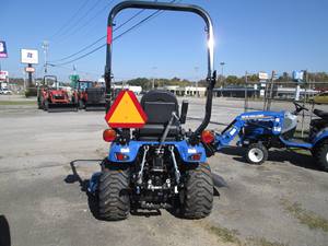 Nuevo Tractor New Holland Workmaster 25S con Retroexcavadora y Cargador Frontal, Maquinaria Agrícola, Caja de Cambios con Transmisión por Engranajes, Incluye Bomba y Motor - Product Image 5