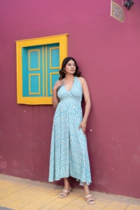 Conjunto Coordinado Estampado Floral Blanco y Azul Marino, Top Corto Halter y Pantalones Anchos, Atuendo de Dos Piezas Estilo Gitano para Vacaciones de Verano, Midi Natural - Product Image 4