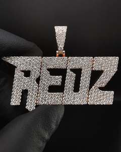 Pendentif personnalisé de style hip-hop avec lettres/chiffres en lettres majuscules glacées, nom initial, bijoux en moissanite pour garçons et filles, cadeau personnalisé - Product Image 1