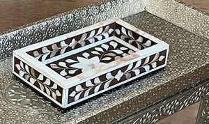 ถาดเสิร์ฟพร้อมจี้ฝังกระดูกไข่มุกที่ออกแบบอย่างปราซับซ้อนและสวยงาม - Product Image 4