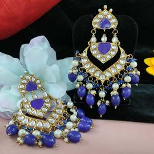 Boucles d'oreilles Kundan traditionnelles indiennes exquises avec perle d'élégance en émail détaillant les derniers bijoux de créateurs pour femmes et filles - Product Image 5