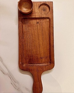 Planche à charcuterie en bois d'acacia naturel écologique avec poignée, idéale pour les fromages, les collations et les amuse-gueules au meilleur prix - Product Image 4