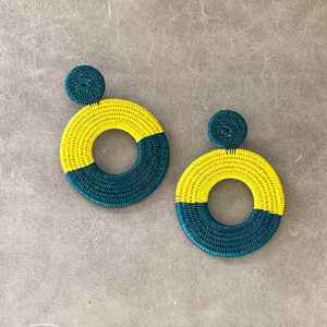 Pendientes Bordados florales con cuentas colgantes - Product Image 1