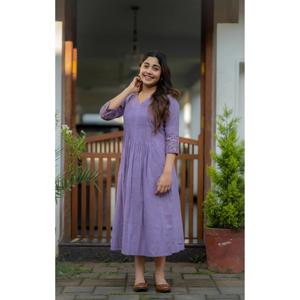 Vestido Anarkali de algodón bordado púrpura con trabajo impreso para vestir profesionalmente - Product Image 4