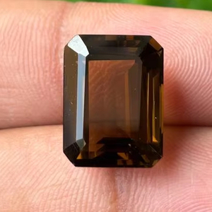 ควอตซ์สโมคกี้สีน้ำตาลธรรมชาติคุณภาพสูง ทรงบาแกตต์ ขัดเงา สำหรับทำเครื่องประดับ หินหลวม Sami Gems Hub SQ02 ขนาด 16x12x9 มม. - Product Image 2