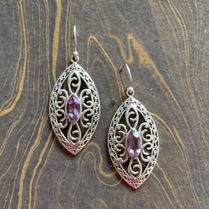 Boucles d'oreilles vintage et tendance plaquées or 18 carats avec améthyste et diamant, 8,6 grammes, pour fiançailles, styles pendantes et créoles - Product Image 1