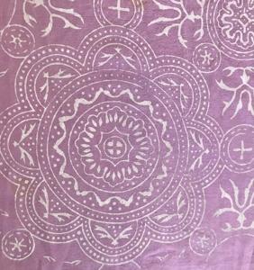 Tela de Algodón Estampada a Mano con Diseño de Mandala Floral y Medallón |   Textil Étnico Indio Color Lavanda - Product Image 1