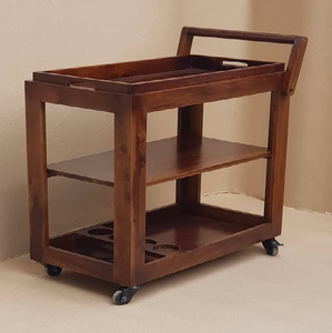 Elegante carrito de servicio de bebidas de dos niveles de metal dorado contemporáneo y vidrio negro, disponible a precios de mayoreo. - Product Image 1