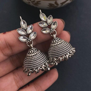 Pendientes Jhumka con Diseño Floral Indio Clásico y Moderno, de Acero Inoxidable Antiguo de Alta Calidad, Regalos para Bodas y Fiestas - Product Image 2