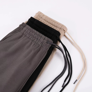 Personalice su propio logotipo de algodón de color sólido Pantalones cortos para hombres Ropa de verano Pantalones cortos cómodos y transpirables para hombres - Product Image 2