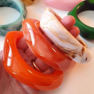 Wholesale Resin Bangles Two Color Mix Bangle for Women Fashion Accessories / <b>Girls</b> Handmade Lucite Bangle Jewelry - Product Image 4