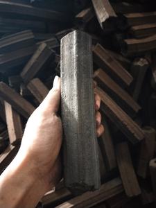 Charbon de bois écologique à base de sciure de bois avec une combustion propre et une chaleur constante pour la grillade et le chauffage - Product Image 2