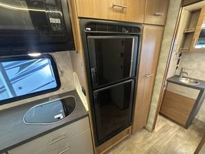 Caravane d'occasion 2018 Winneb-a-g-o V-i-e-w 24D pour le camping et les voyages - Product Image 4