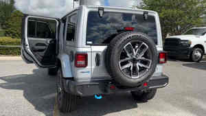 2024 4xe Sport S d'occasion en excellent état, sièges en cuir, conduite à gauche, caméra de recul, prêt à rouler - Product Image 4