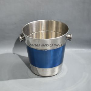 Seau à glace sophistiqué en acier inoxydable bleu martelé Refroidisseur de vin et de boissons polyvalent pour toute occasion - Product Image 6